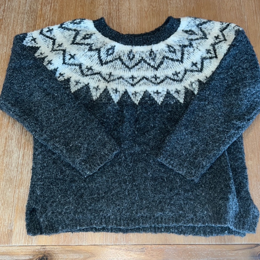 Sonoma lifestyle sweater. Size L. EUC.